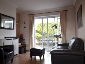 Pass The Keys Cheerful One Bedroom Home with Free Parking